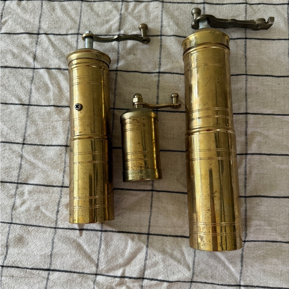 Gold Pepper Mill Set - Picture 3 of 7